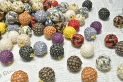 ツイードボール チャーム 7色アソート ミックス 14個各2個 19mm ラウンド ゴールド ハンドメイド パーツ ビーズクラブ