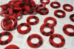 レオパードファーリング レッド 2個 28mm エコファー ヒョウ柄 ピアス イヤリング チャーム ビーズクラブ