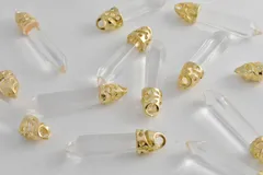 ペンダントトップ 水晶 クリスタル 雫 しずく 金色 金属金具付 32mm 1個 ペンデュラム用 ポイント型 ダウジング 振り子 占い パワーストーン 天然石 開運 厄除け 潜在意識 ビーズクラブ