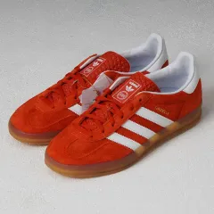 アディダス ガゼル インドア ボールド オレンジ クラウド 白
