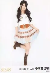 【中古】生写真(AKB48・SKE48) 小木曽汐莉/全身・両手スカート/「2012.04」公式生写真