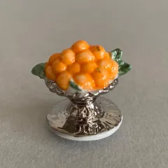 銀彩スタンドのフルーツ盛りフェーブ（オレンジ）のフェーブ／フランス雑貨／陶器ミニチュア／ブロカント／ヴィンテージ／蚤の市／幸運の小さな陶器