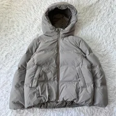 美品 ユニクロ　シームレスダウンパーカー 軽量  防寒 UNIQLO ダウンジャケット アウター 古着 4723