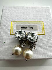 miu miu パール クリスタル リボン ピアス - メルカリ