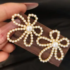 パール フラワー ピアス｜上品 華やか 可愛い 韓国風  デート 新品