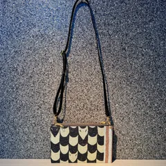 京都帯屋さん　正絹 ・皮　普段着着物　Wファスナー付 ポシェット クラッチバッグ　2wayバック　スマホショルダーバッグ サコッシュ　成人式　ウロコ猫