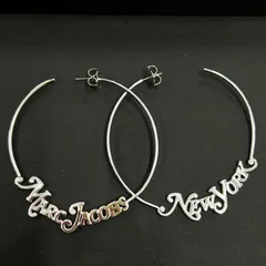 Marc Jacobs ロゴフープピアス