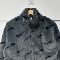 ナイキ スウッシュ フェイクファー ジャケット