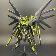 ガンプラ【中古品】 HG 1/144 ライジングフリーダムガンダム[リサーキュレーションカラー/ネオンイエロー] 完成品 組立済み Gunpla/高达模型/鋼彈模型/건프라 1807