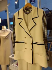 M23  ザラ　白　紺色ライン　ベスト　金ボタン　ニット　スッキリ　美品