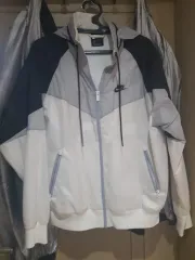 ナイキ ウィンドランナー 2種類