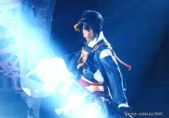 【中古】生写真(男性) 鈴木拡樹(三日月宗近)/横型・ライブフォト/舞台「刀剣乱舞」七周年感謝祭 -夢語刀宴會- ローソンプリント ブロマイド