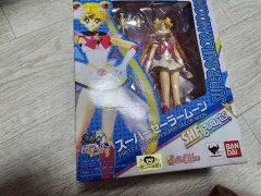 バンダイ S.H.Figuarts セーラームーン フィギュア SUPERセーラームーン