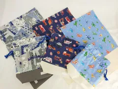 リバーシブルランチョンマットとコップ袋のセット 入園　入学　入園入学セット　弁当袋　給食袋　男の子　猫　車　恐竜　救急車　消防車　トラック　青　ネイビー　水色　グレー　ネコ　アメコミ