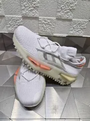 アディダス ランニングシューズ