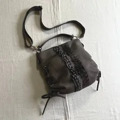 00s　archive　アーカイブ小物　Beaure　ビュレ　2way　本革　リアルレザーバッグ　グレージュ系カラー　取り外し可能肩紐　ワンハンドルバッグ　フリル　波打ち加工ライン　レースアップ　リボン紐　Y2K　平成ギャル　real leather bag