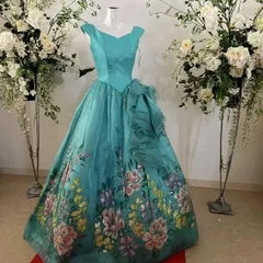 衣装処分品カクテルドレス KOKI 緑　裾ペイント柄　7号