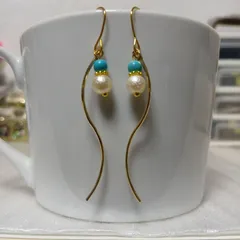 ☆300円ピアス 87. ターコイズ＆コットンパール風/ひねり