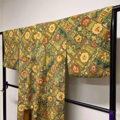 小紋　裂取　唐花模様　唐草模様　ベージュ　着物　031t