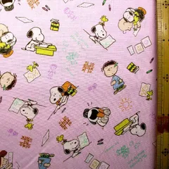 約108×40 8217 キャラクター 生地 布  スヌーピー （ パープルピンク系 )