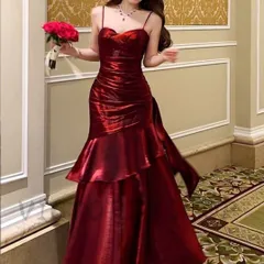 新品未使用 レディースファッション 光沢感ある生地のスカートのフリルが可愛い ロングドレス