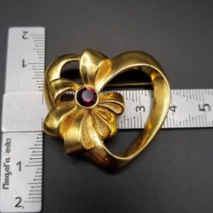 AVON ハートフレーム リボン装飾 ヴィンテージ ブローチ レトロ ゴールドトーン レッド ラインストーン ファッションジュエリー R14-V
