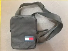 超美品 トミーヒルフィガー TOMMY HILFIGER ショルダーバッグ ショルダーバッグ サコッシュ ポーチ ロゴ パッチ 斜め掛け