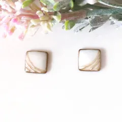 no.416　レジン　四角　ぷっくりホワイト　ピアス　イヤリング　ハンドメイド