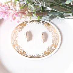 【特別価格】no.411　レジン　ダイヤ型　ホワイトパール　ゴールド　小さめ　ピアス　イヤリング　ハンドメイド