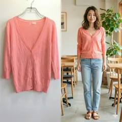 美品✨ アース ミュージックアンドエロコジー earth music & ecology カーディガン シアー 薄手 Vネック 長袖 貝殻ボタン 軽やか 羽織り レイヤード きれいめ カジュアル フェミニン 大人可愛い ナチュラル コーラル サーモンピンク