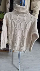 アイボリー ケーブル アシンメトリー タートルネック ニット