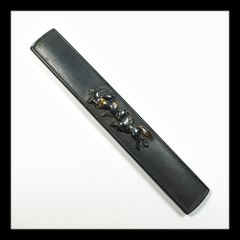 ☆午年 赤銅魚子地双馬文小柄 無銘 高肉彫 毛彫 金銀象嵌 桐箱入 刀