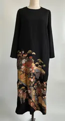 黒留袖リメイク　金色装飾　ロングワンピース　黒　正絹　豪華　飛鶴吉祥花松文　花車　金彩