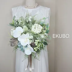 【ミディ胡蝶蘭とグリーンの上品クラッチブーケ】ウェディングブーケ&ブートニア j775