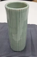 花瓶　陶器製　若草色　筒型