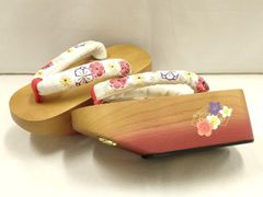 赤い花柄の布製下駄 - メルカリ