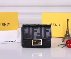 2026年最新】FENDI 財布 二つ折りの人気アイテム - メルカリ