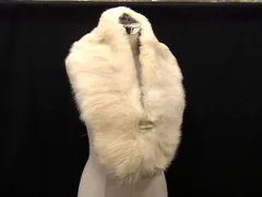 ■美品■ SAGA FOX サガフォックス フォックスファー 毛皮 ティペット マフラー 防寒具 レディース アイボリー系 DK1546