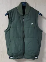 (着用画像) フレッドペリー ダウンベスト