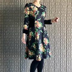 Super Beauty ビジュー付き 花柄とブラックベロアのワンピース フレア パフスリーブ ブラック グリーン 膝丈 40サイズ