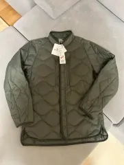 UNIQLO ホワイトマウンテニアリング 軽量 ダウン