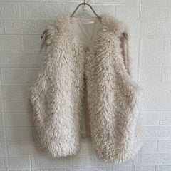 グレースコンチネンタル ラムファー ベスト - メルカリ