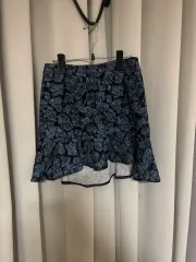 アシンメトリーフリルスカート