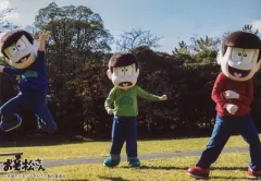 【中古】キャラカード(キャラクター) おそ松＆カラ松＆チョロ松 「おそ松さん 冬の松の市 6つ子撮り下ろしランダムブロマイドB」