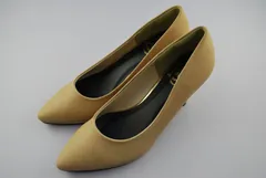 ✨新品/美品✨ ポインテッドトゥパンプス