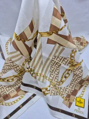 【新品】FENDI レディースハンカチ大判サイズ ミニスカーフ おひざ掛け