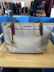 B90-1 マイケル・コース（Michael Kors）のシグネチャー柄トートバッグ