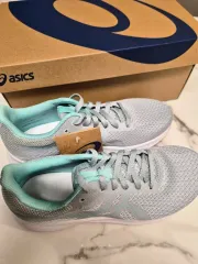 ランニングシューズ（asics/新品）*