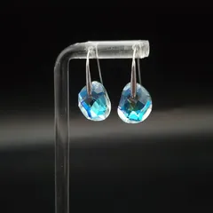 美品 Swarovski Galet スワロフスキー ドロップピアス クリスタル オーロラ調 ライトブルー 上品 キラキラ 揺れる 輝き ギフト プレゼント 贈り物