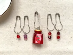 再販★No.77-②＊ ステッチマーカー　【 いちごジャム 】 　段数マーカー　ニットピン　編み物マーカー　 チャーム　目印　段数マーカー